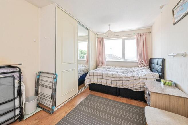 4 bed Semi-Detached for sale Image 10