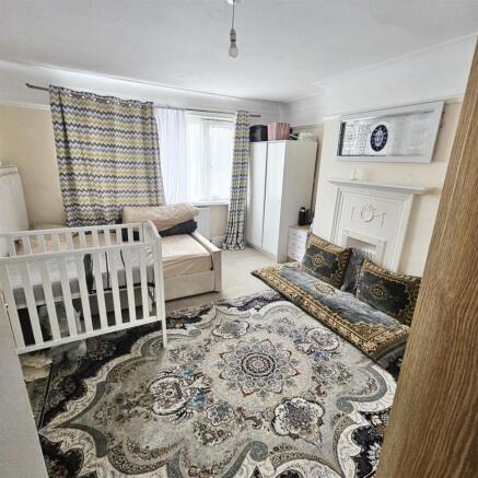 5 bed House for sale Image 7