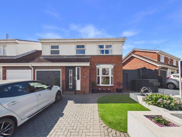 4 bed Semi-Detached for sale Image 5