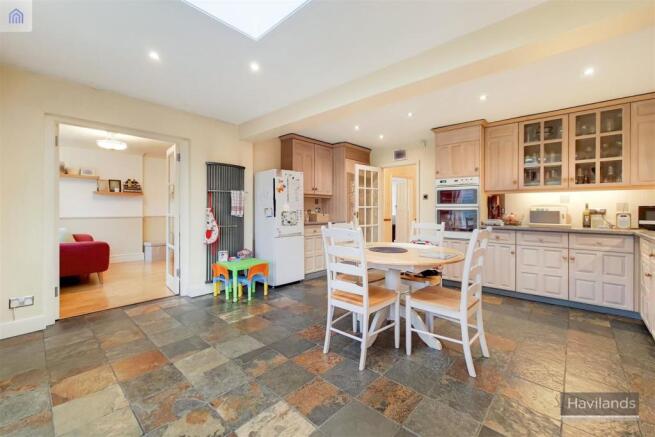 6_Kitchen-0.jpg
