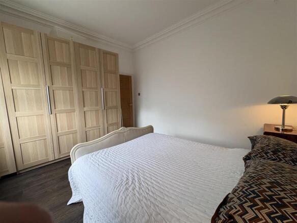 2 bed Apartment to rent Image 11