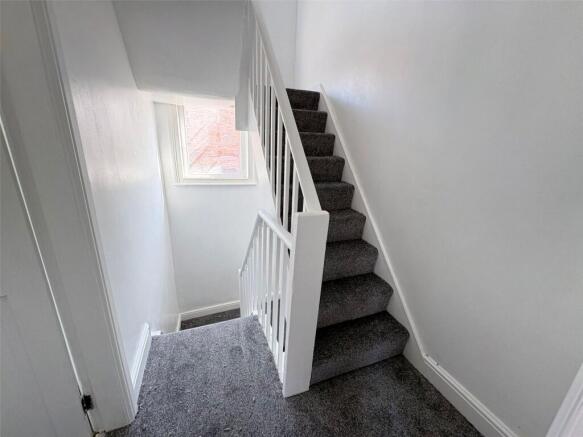 3 bed Terraced to rent Image 5