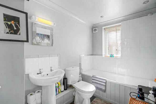 5 bed Detached for sale Image 11