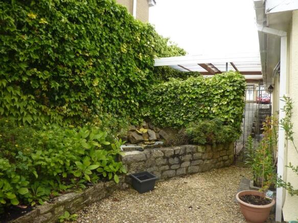 SIDE GARDEN