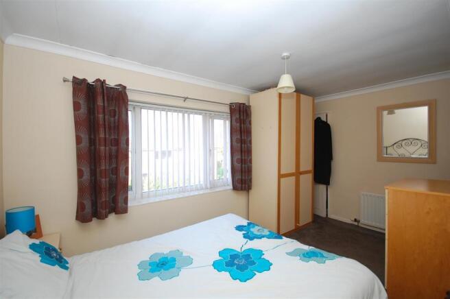 9westbourneavenueBED1VIEW2.JPG