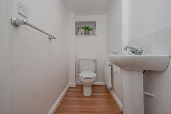 4 bed Detached for sale Image 8