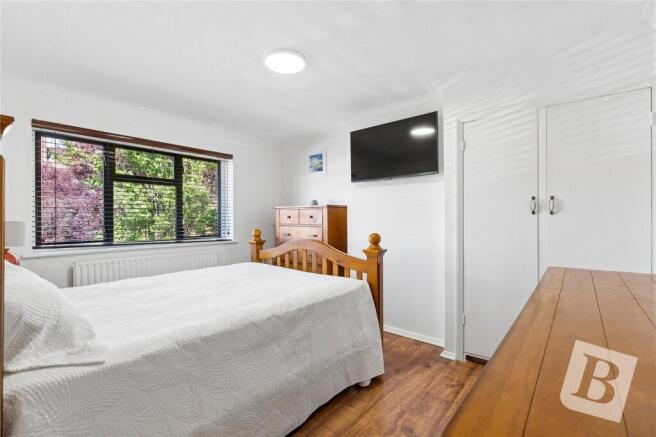 Kempton Avenue, Hornchurch, RM12 photo 4