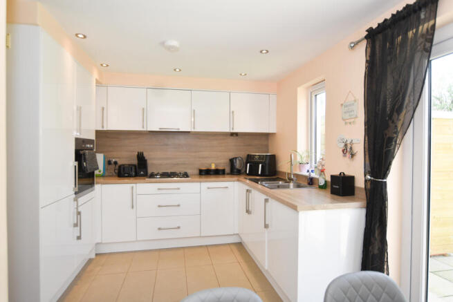 Claremont Grove,Redruth photo 4