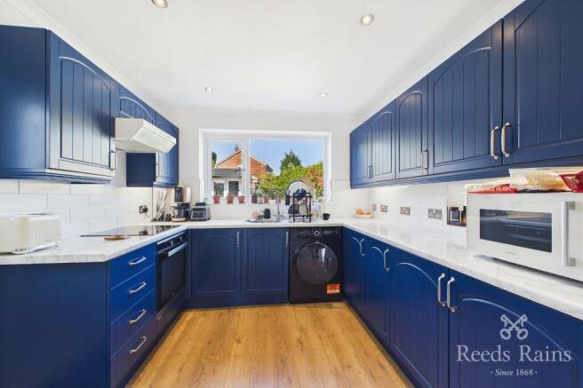 3 bed Semi-Detached for sale Image 4