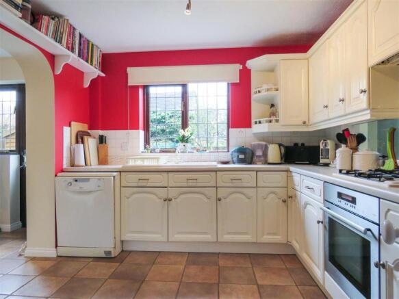 Kitchen 2.JPG