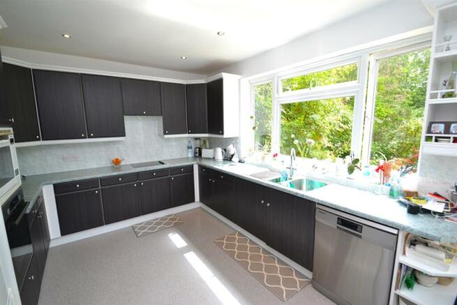 Kitchen 2.JPG