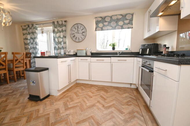 Kestrel Road, Barnsley, S75 1AR photo 4