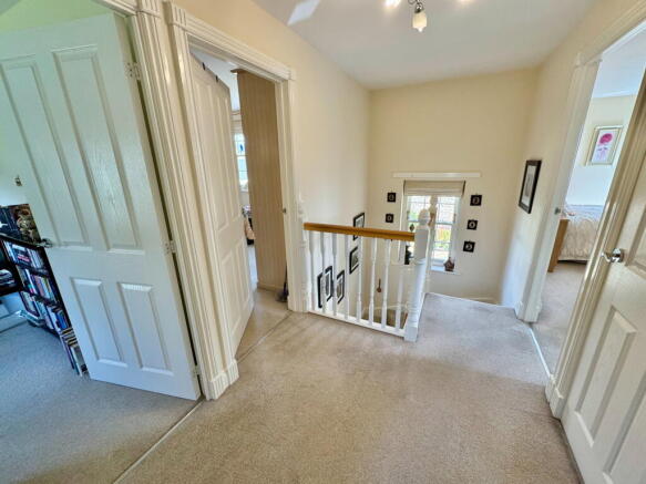 4 bed Detached for sale Image 8