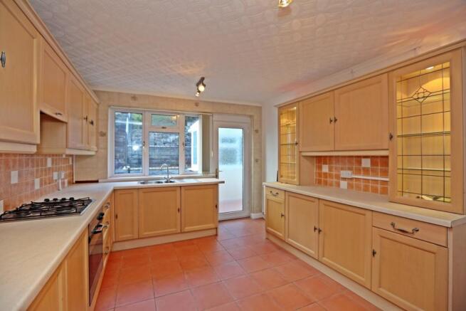 Kitchen & Dining