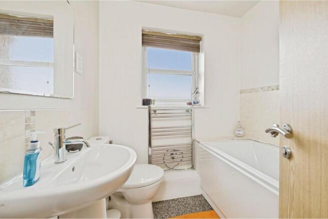 3 bed Terraced for sale Image 11