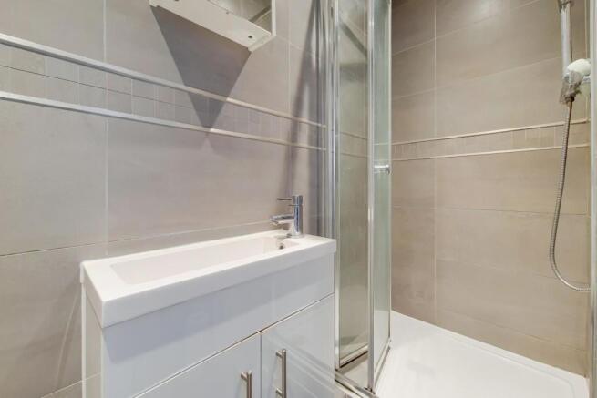 4_Shower Room-1.jpg