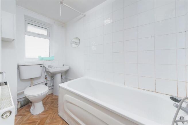 WINKFIELD ROAD,  N22 (6).JPG