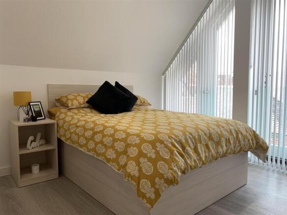 Bright attic double bedroom with fitted bed and...