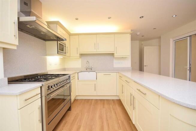 DINING KITCHEN ASPECT TWO