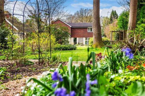 Woodland Avenue, Cranleigh, Surrey, GU6