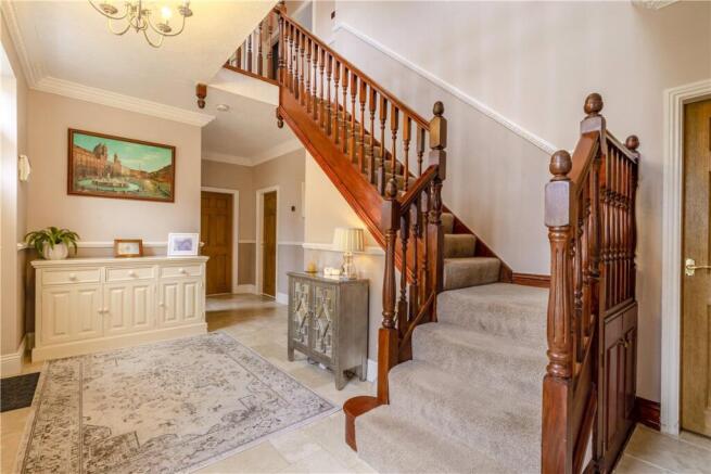 5 bed House for sale Image 7