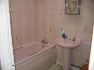 Bathroom suite
