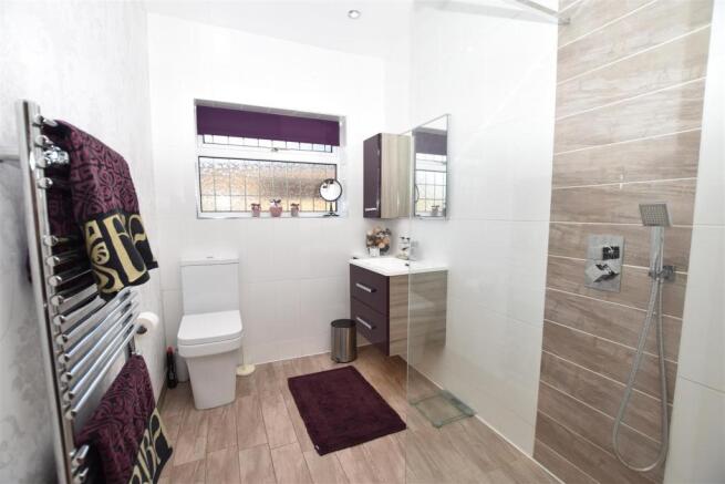 BATHROOM/WC
