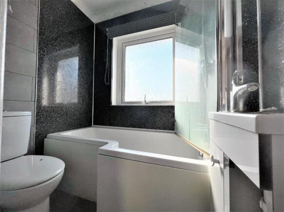 bathroom 1.jpg