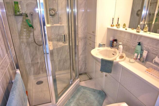 ENSUITE TO BED 1