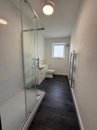 3 bed House to rent Image 10