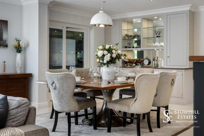 Kitchen dining area