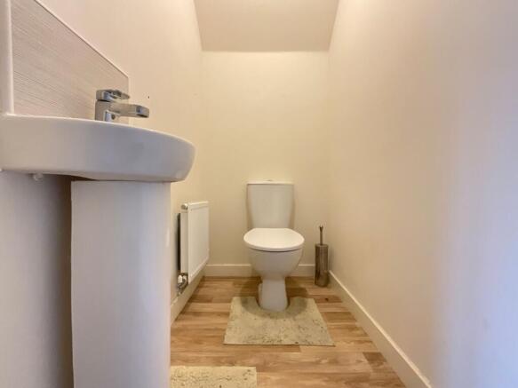4 bed Detached for sale Image 5
