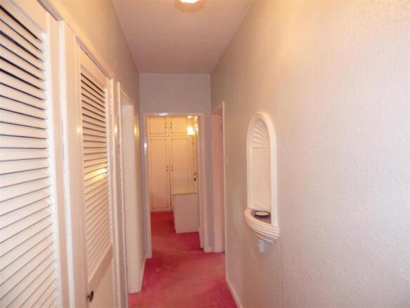 MAIN HALLWAY 28 POPLAR.JPG