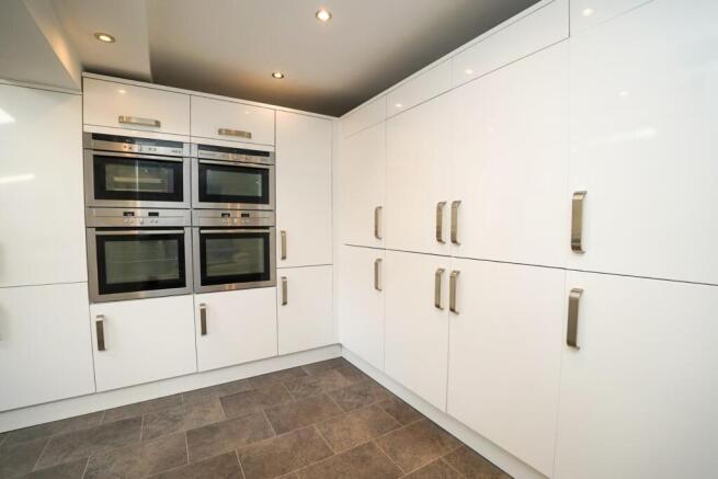 3 bed Semi-Detached for sale Image 8