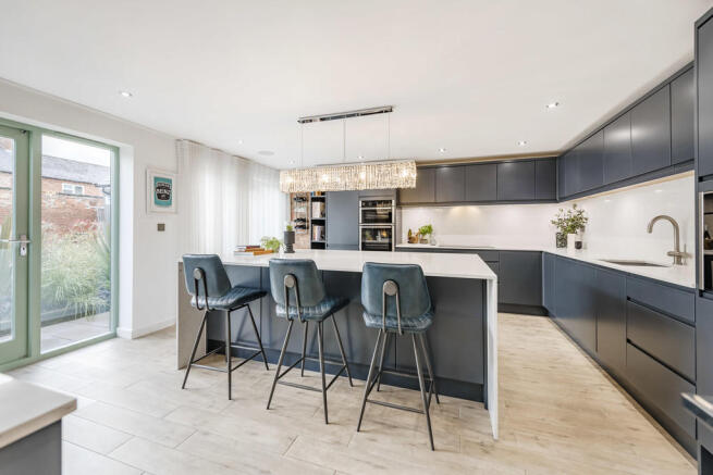 Kitchen/Breakfast...