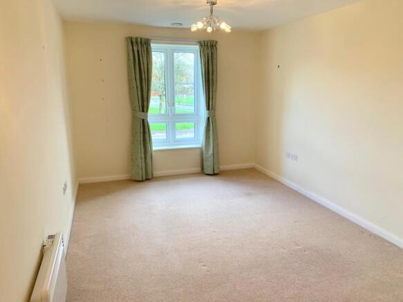 2 bed Apartment for sale Image 8