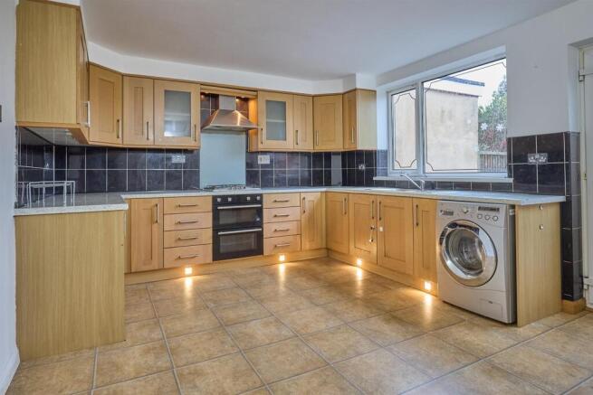 Fitted dining/kitchen to rear