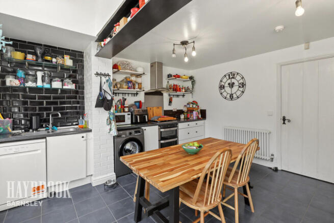4 bed Town House for sale Image 5