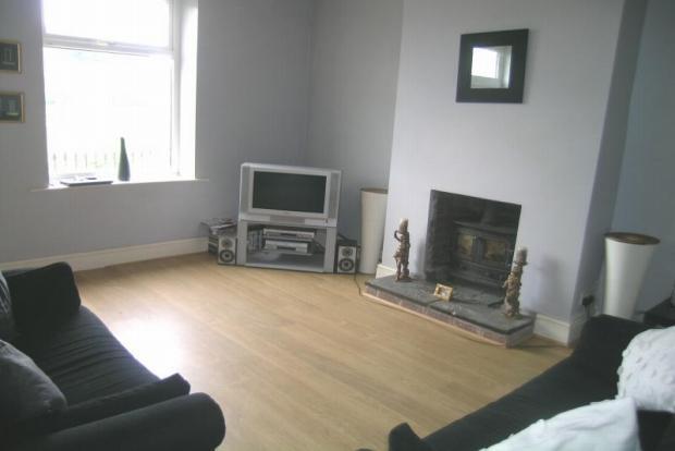 Open Plan Living Room & Kitchen Image 2