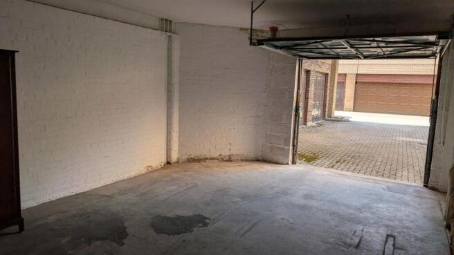 Garage 14, East Parkside, Edinburgh, EH16 5XN photo 5