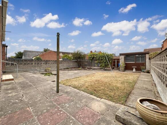 Well-Appointed Garden 055