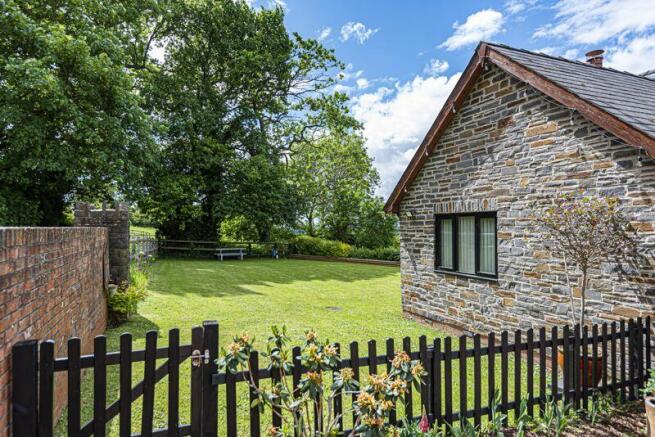 Photo 11
