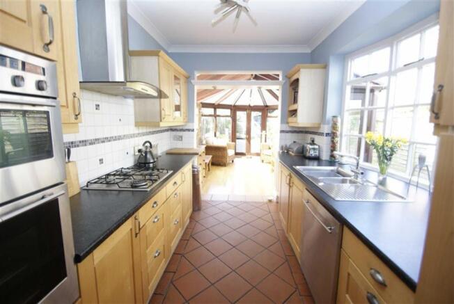 FITTED KITCHEN