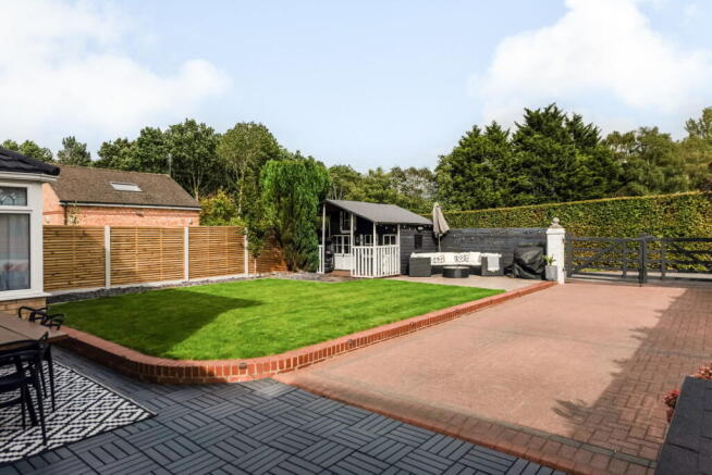 4 bed Semi-Detached for sale Image 7