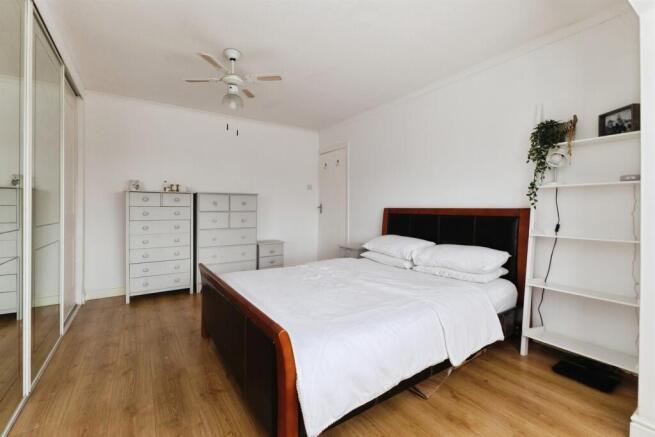 3 bed Semi-Detached for sale Image 7