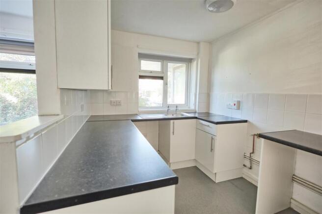 FITTED KITCHEN