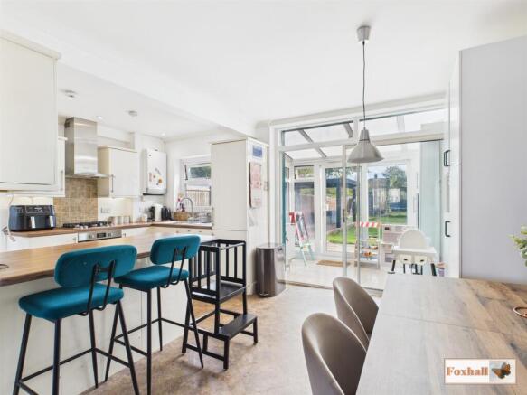 Kitchen / Dining Area