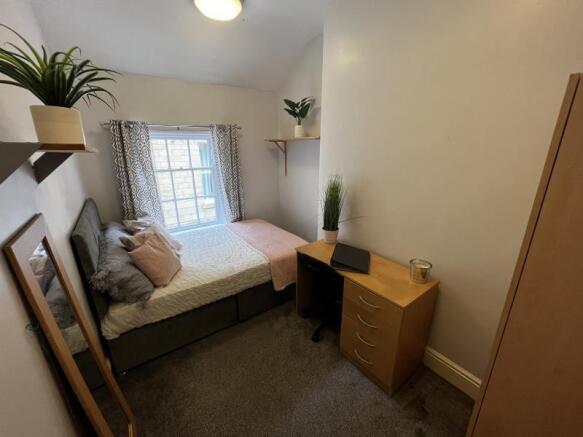 4 bed Terraced to rent Image 10