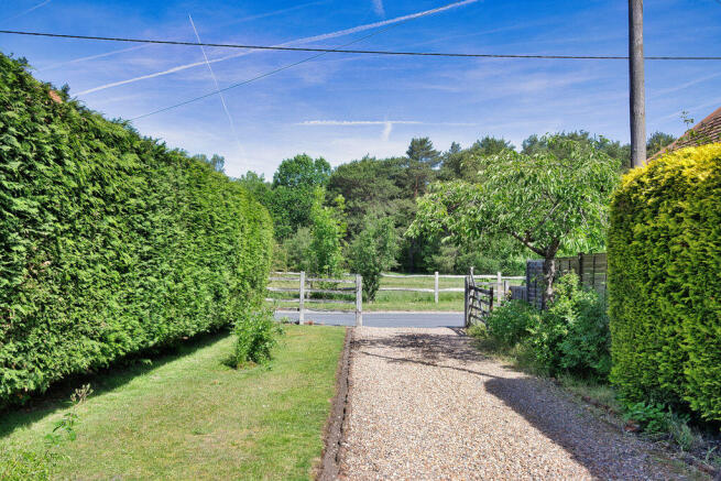 West End Village, Nr Woking photo 4