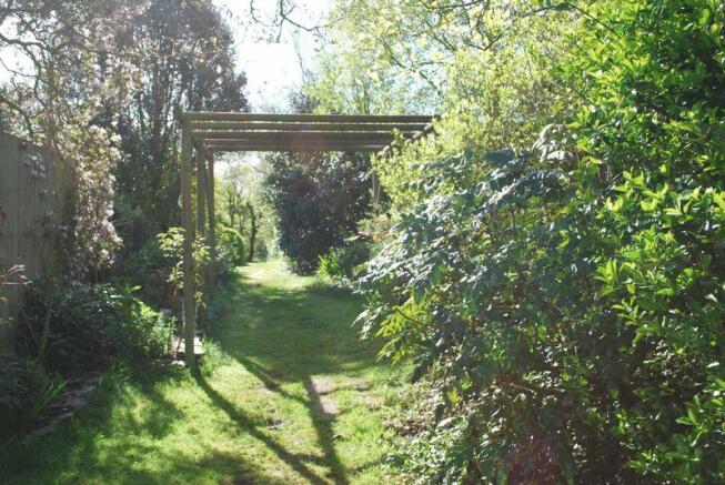 GARDEN ARBOR